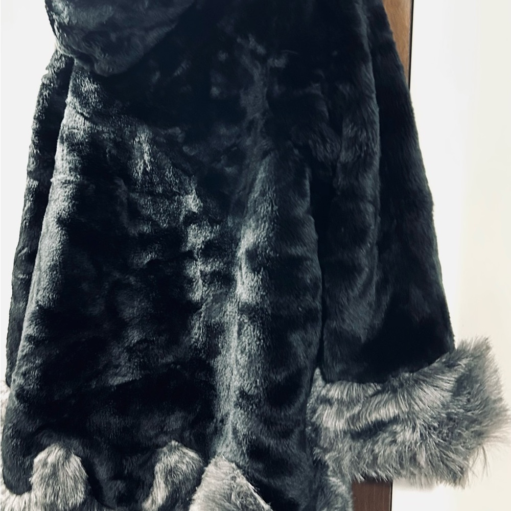 Faux Fur Scalloped Bottom Jacket GrayCollar/Sleeves New nice lining & pockets - Picture 8 of 12